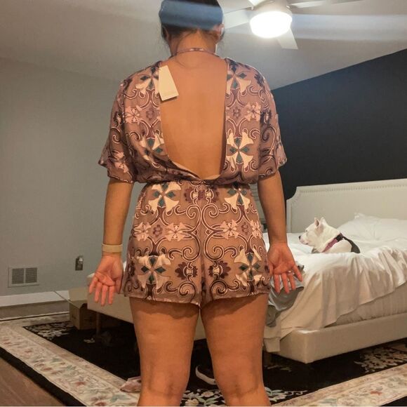 BNWT TOBI Effie Plunging Romper in Mauve - Picture 2 of 7